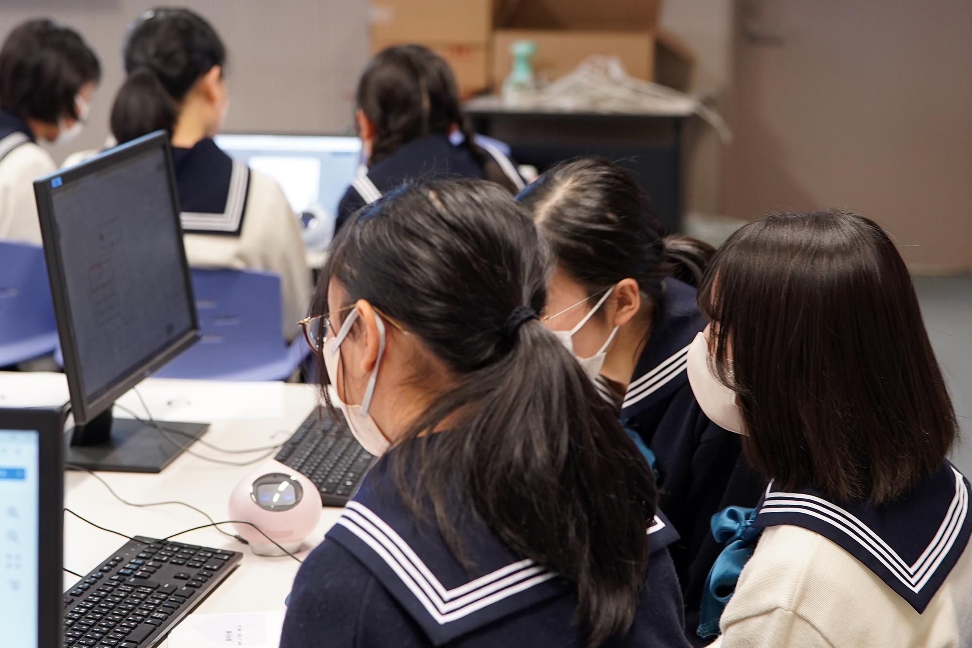 東京女学館 中学校・高等学校で「Romi」のプログラミング講座を実施しました
