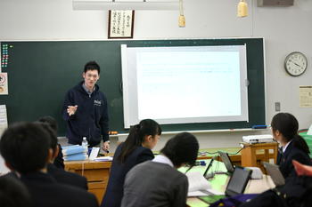 中学校への課外活動支援トライアルの様子.JPG